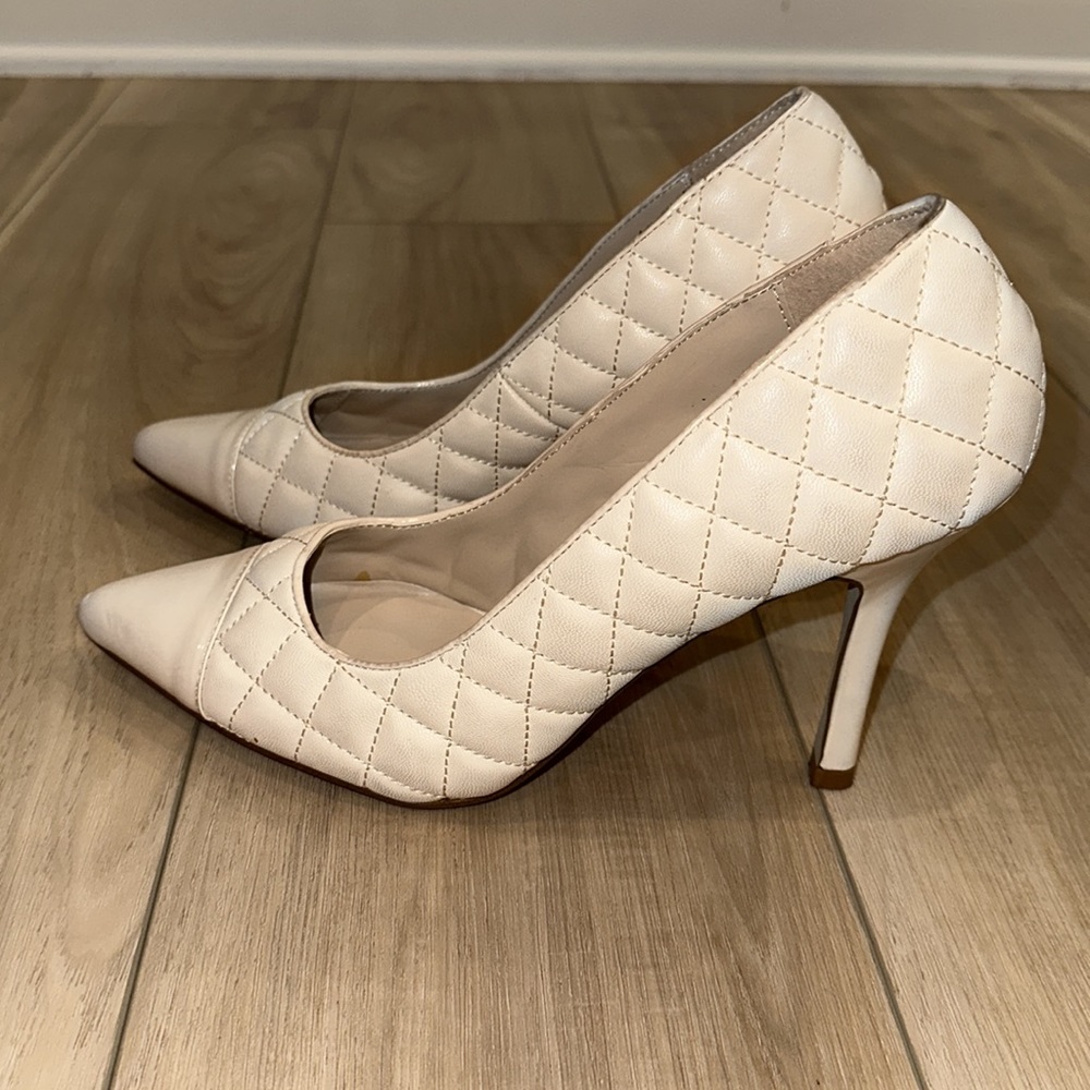 New Women’s Shoe Dazzle Brand Size 11 Quilted Heels Ivory Cream Tan NWOT - Picture 2 of 7